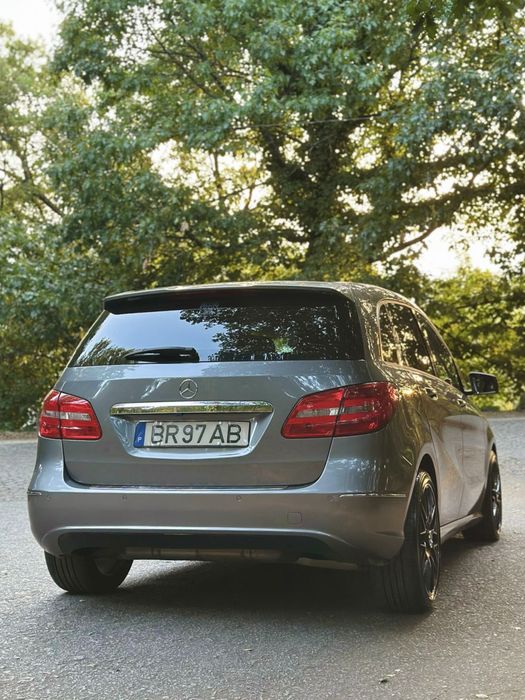 MERCEDES B180d Automático