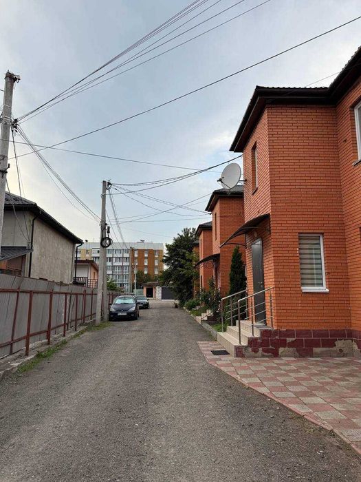 Продам квартиру 80 м2 з євроремонтом в центрі Бородянки