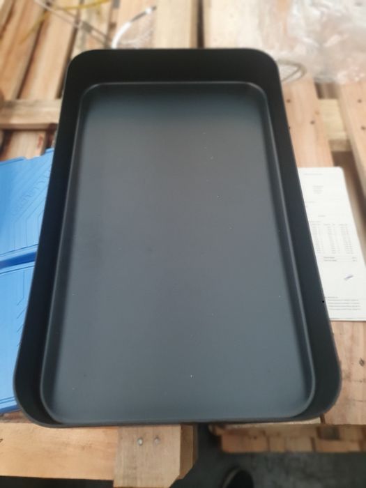 Tabuleiro de metal preto novo