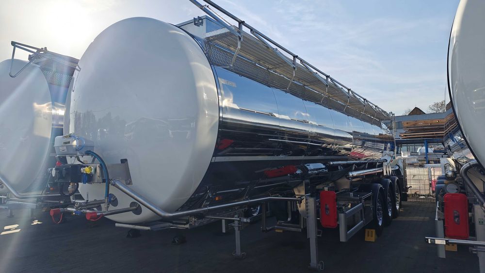 Naczepa-cysterna o poj. 30.000l (350.000 zł netto)