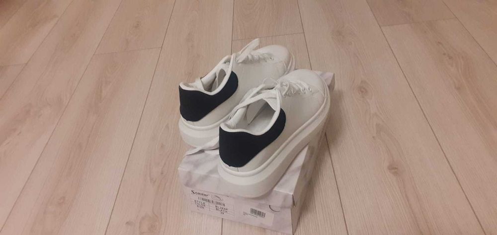 Białe sneakersy, rozmiar 39 (wkładka 25 cm)