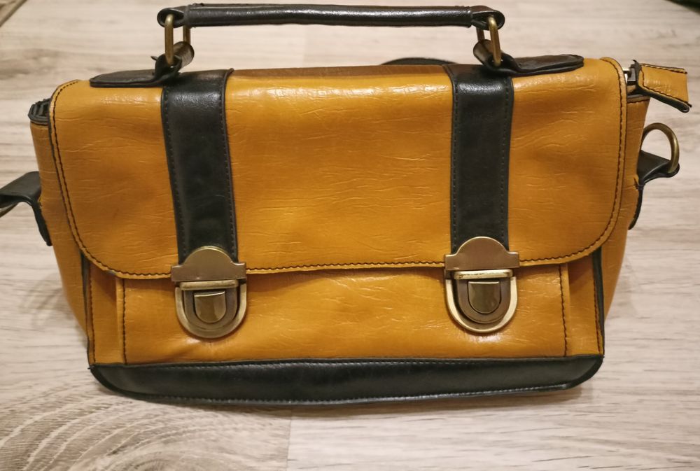 Torebka w kolorze musztardowym