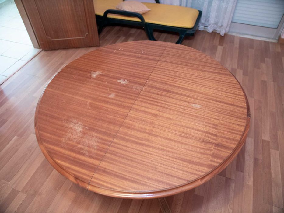 Extendable Round Table with 3 Chairs – Elegant and Functional64729834515841123