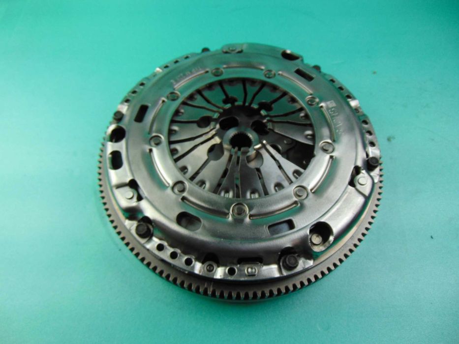 Sprzęgło koło dwumasowe 1,9TDI 105km BLS BKC BXE Golf V Touran A3 8p