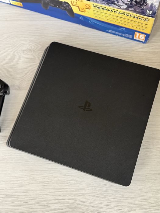 Playstation 4 slim 500gb стан нового + повний заводський комплект