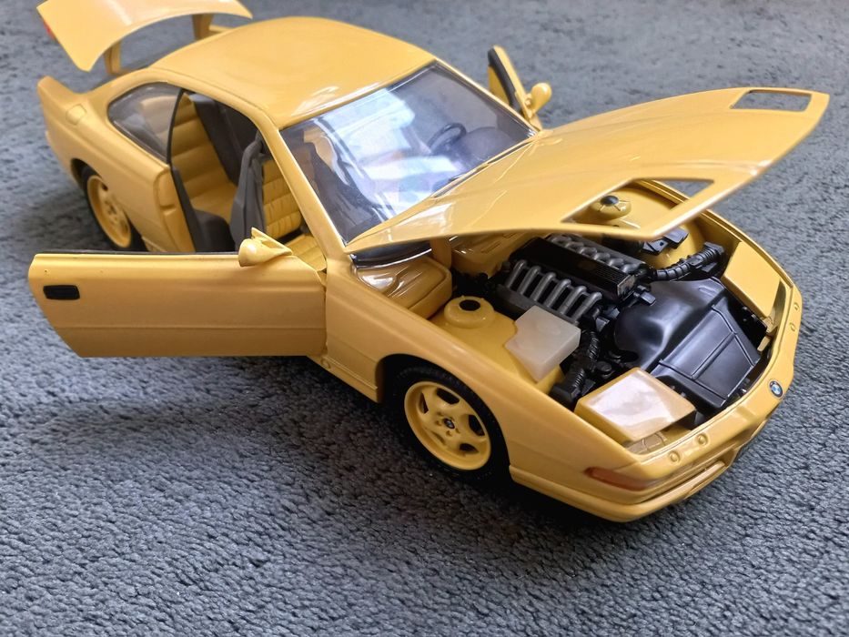 BMW 850 CSi Coupé Jaune – Revell 1/18 – Miniature De Collection (sans Boîte)