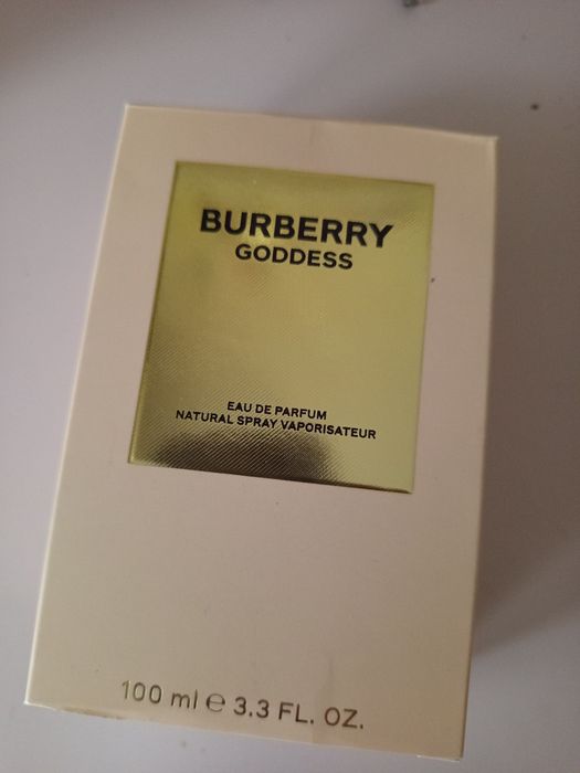 Pudełko po perfumach Burberry Goddes
