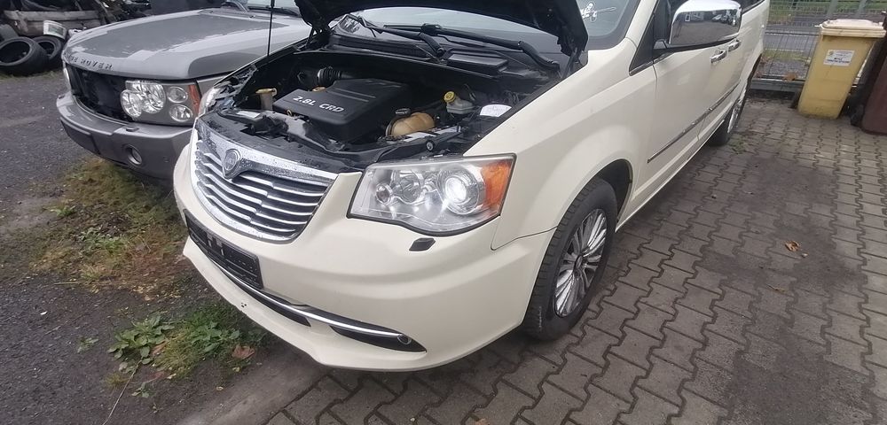 Przód Lancia Voyager 2.8CRD