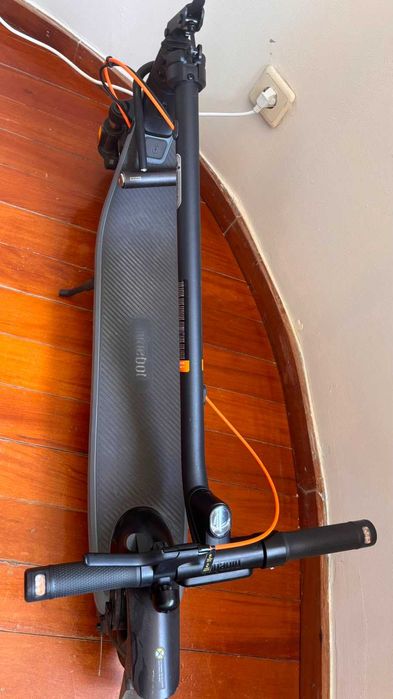 2 Trotinetes Elétricas Segway Ninebot E2 Plus II (E2+ V2) – Como Novas | Ainda na Garantia