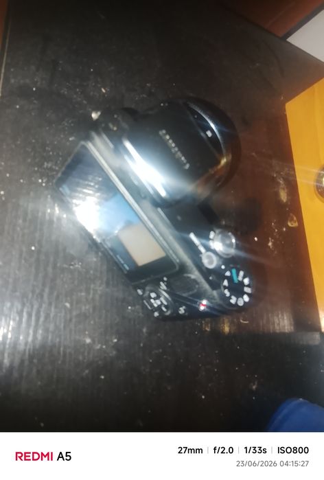Máquina fotográfica Samsung com carregador e cartão de memória  a trabalhar sem problemas poso incluir um tripé e bolsa
