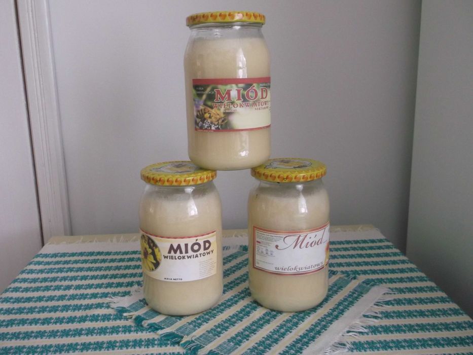 Miód wielokwiatowy z przydomowej pasieki.