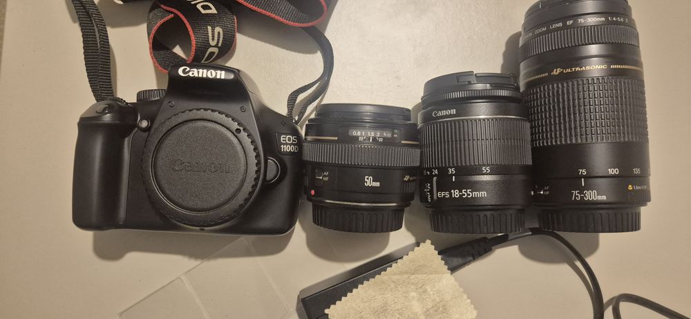 Canon EOS1100D nova
Máquina usada sempre com peliculas de proteção no ecrã.
Conta com o seguinte material.
1 lente de 50 mm;
1 l