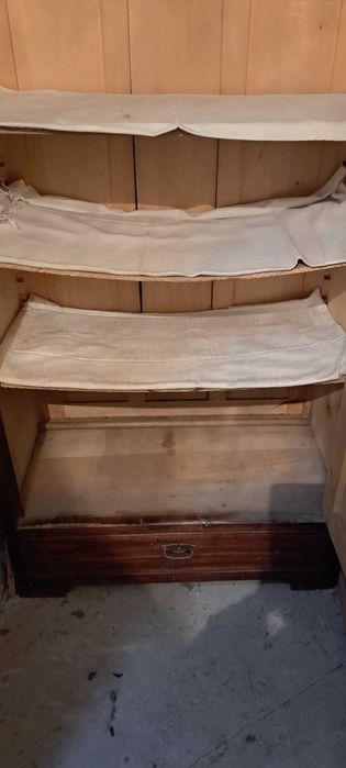 Bardzo stara szafa do renowacji