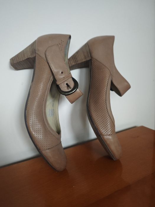 Buty na obcasie włoskie 39 skóra