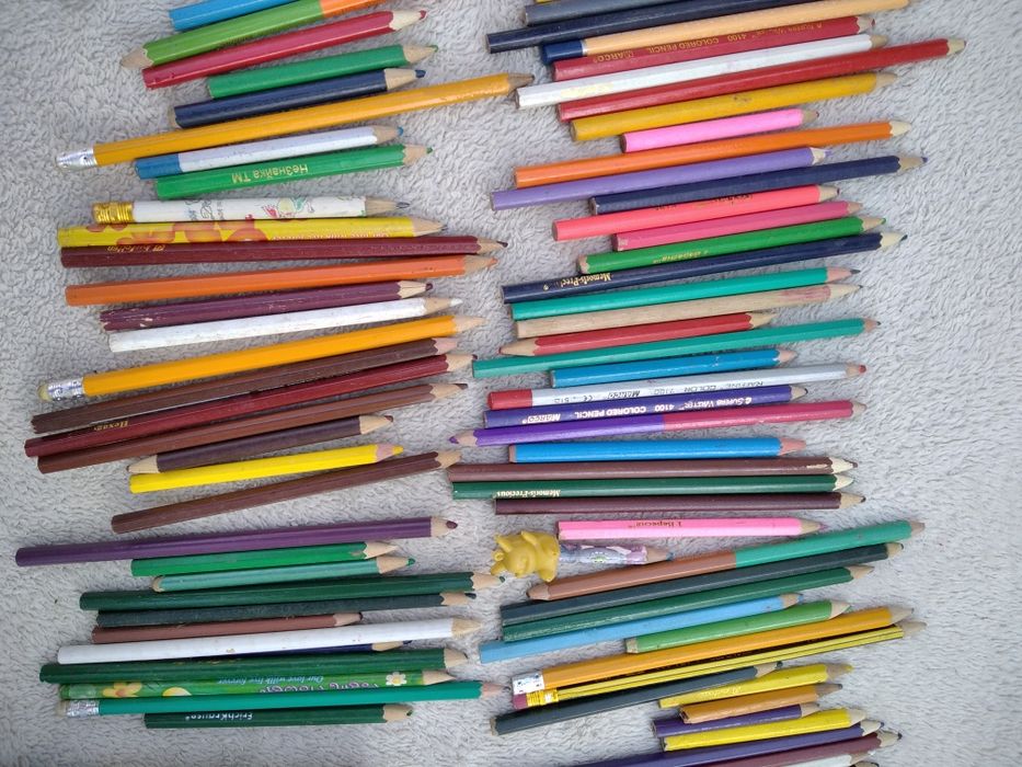 1 пакетом карандаш фломастер разных годов