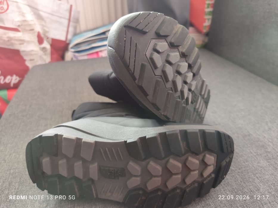 Buty  czarne  śniegowce