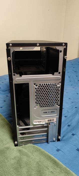 Caixa PC com leitor CDs ASUS