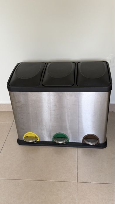 Caixote lixo loja “Gato Preto”