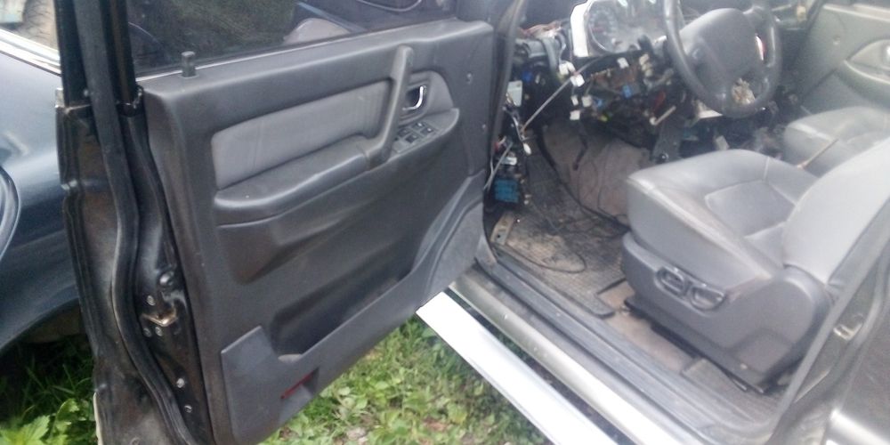 Розборка шрот.  мітсубісі  паджеро 2 шкіряний кожаний  салон pajero 2