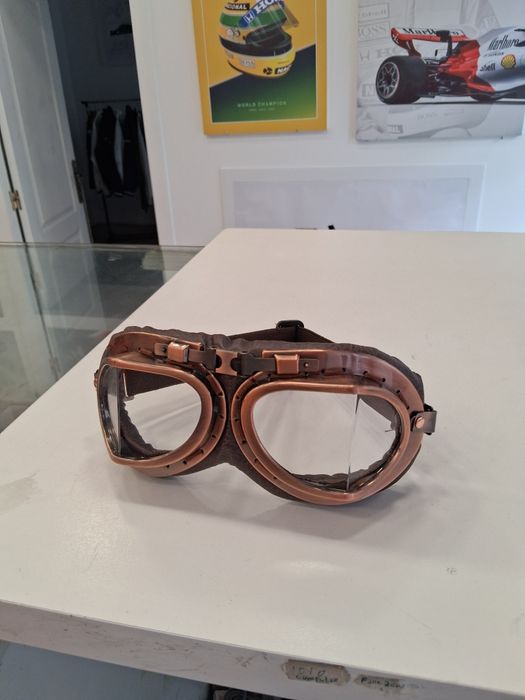 Óculos para motociclistas.