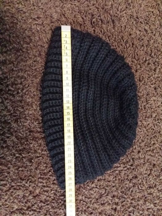 Czapka czarna damska