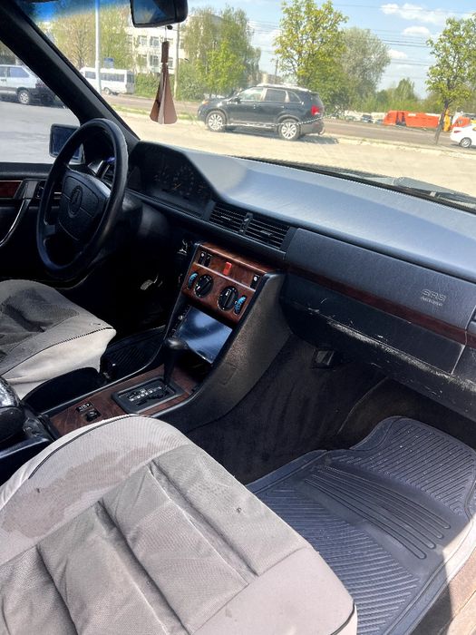 Мерседес 124 2.2 Газ Автомат