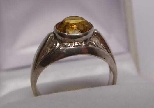 Przedwojenny srebrny pierścionek żółty kamień ornament R.15