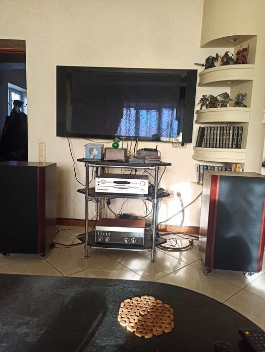 Акустичні колонки класу Hi End Quadral Wotan.