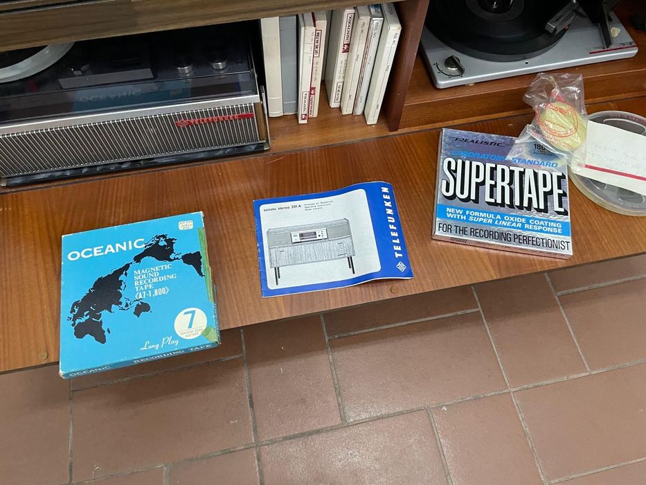 Móvel Antigo com Rádio, Gira-Discos e Gravador de Bobines – Telefunken