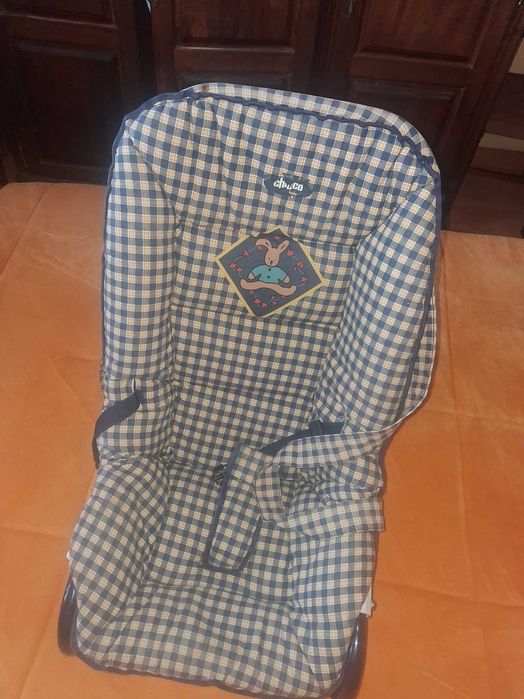 Cadeira de comer bebe. Espreguiçadeira e banheira