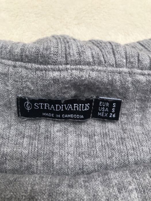 Bluzka/sweterek z odkrytymi ramionami Stradivarius