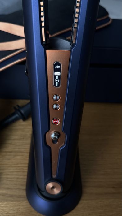 Випрямляч Dyson синій