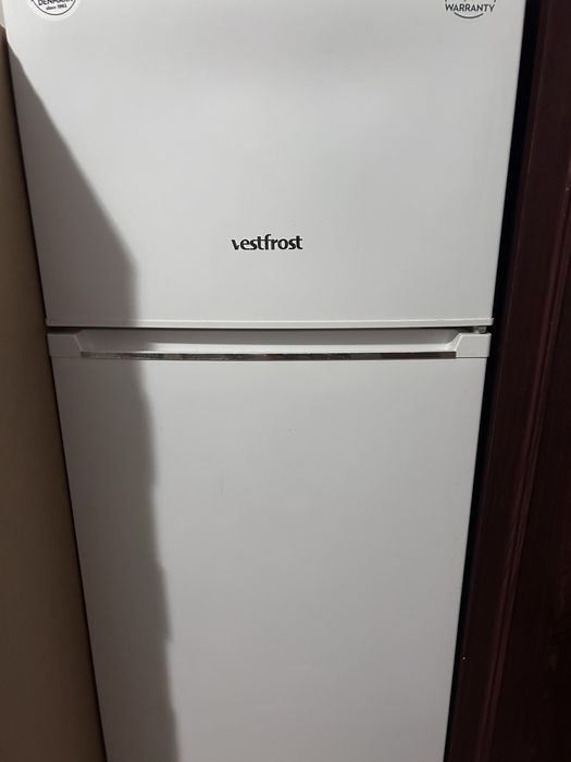 Продам холодильник Vestfrost 144 х 54 х 57 см