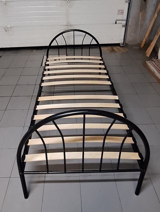 Cama de solteiro com estrado