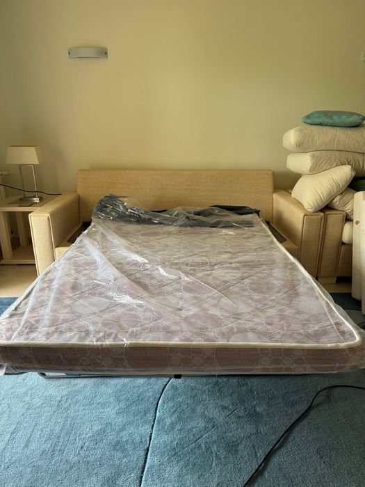 Sofá Cama de 3 Lugares + 2 Mesas de Apoio de Sala (Excelente Estado)
