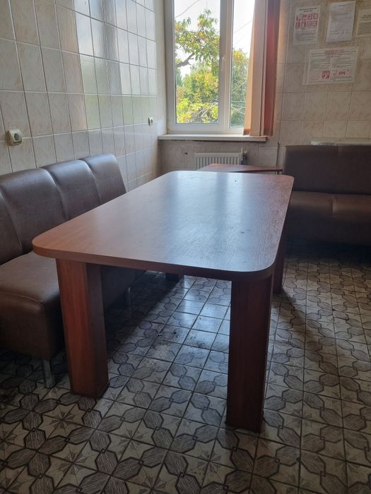 Продам стола . ЗРОБЛНЕИЙ З ДСП