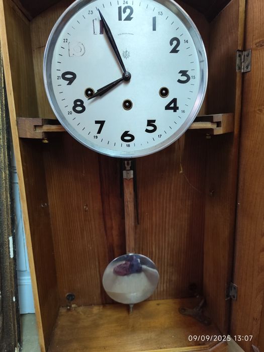 Relógio antigo de parede