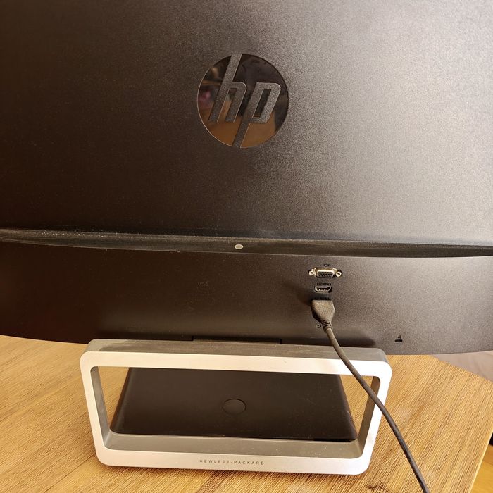 Monito HP Pavilion 27cw 27" IPS FHD 75Hz – Excelente Estado