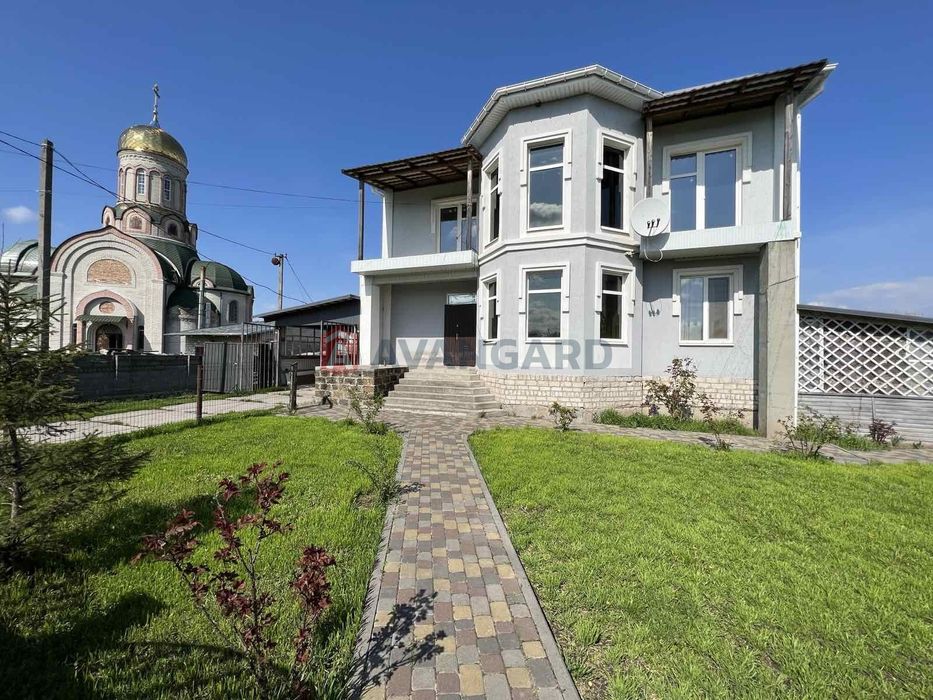 Продається новий будинок у м. Чигирин.