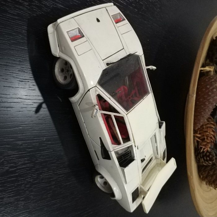 Lamborghini Countach White - Burago 1/18