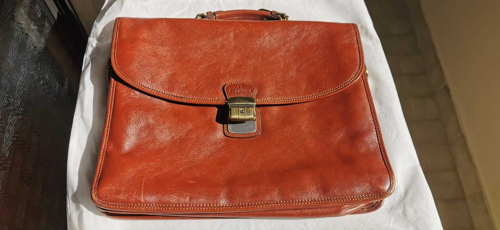 mala de homem em pele