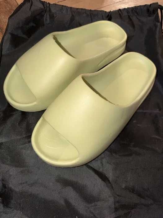 Klapki modne jak Yeezy Slide, kolor olive, rozm. 44 - 10 zł
