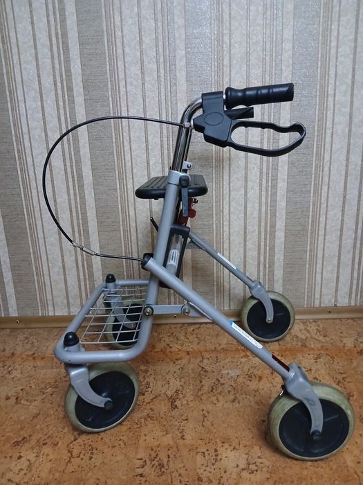 Продам ходунки на колесах