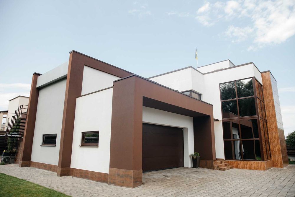 Продаж будинку з басейном та готовим для проживання у Вовчинцях