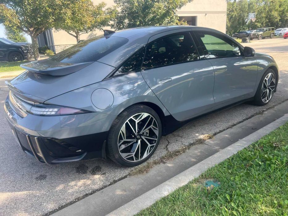 Hyundai Ioniq 6      2024