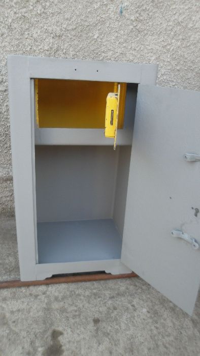 Сейф канцелярский метал-й.