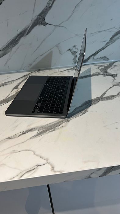 Apple MacBook Pro with Apple M1 Chip (13 inch, 8GB RAM, 512GB SSD