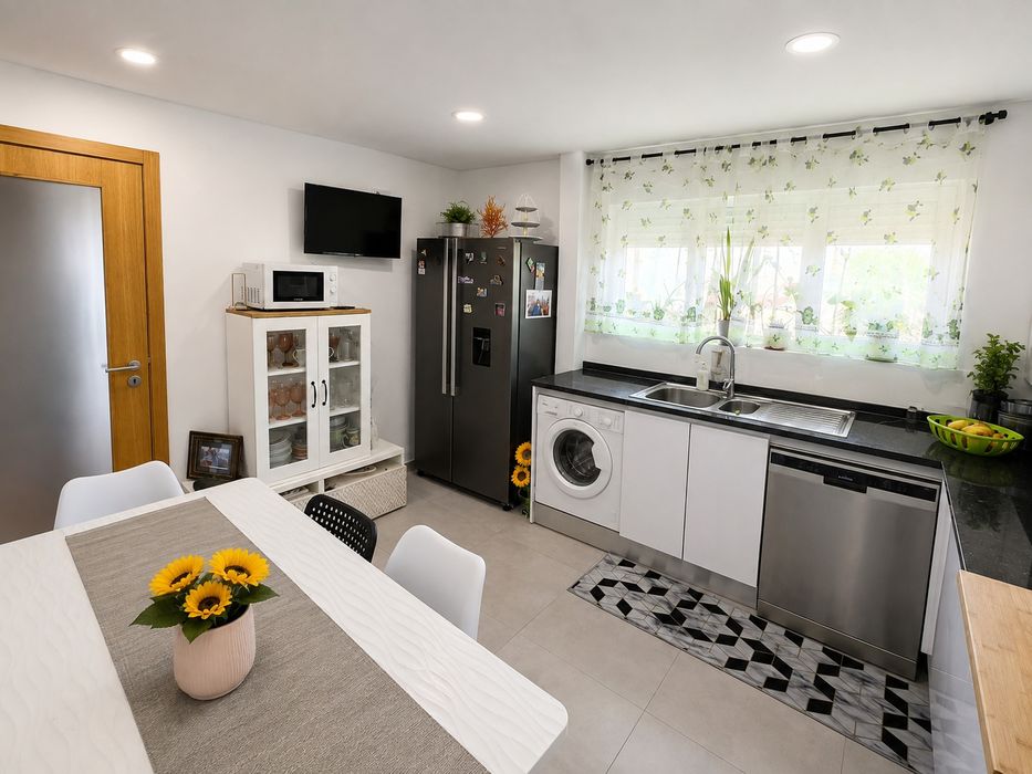 Arrenda-se casa toda t3, 2 casas de banho