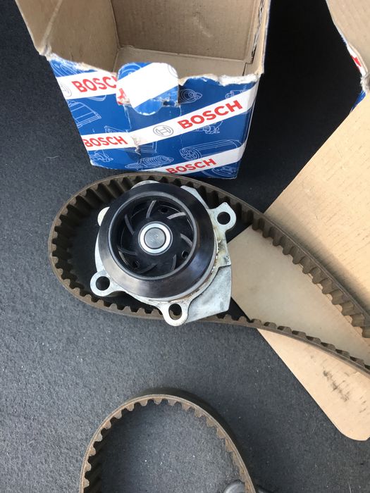 Комплект ГРМ+Помпа Audi A4 B8 2.0TDI, Bosch