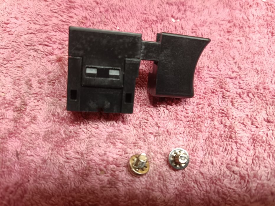 Wyłącznik Hitachi ,wiertarka sieciowa DG